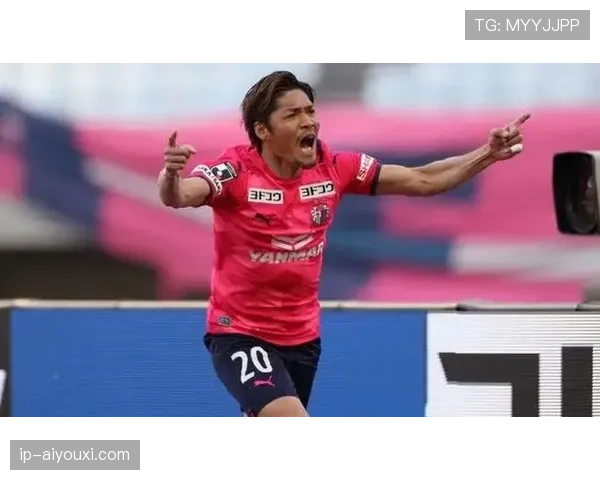 大阪刚结束训练就冲去吃冰淇淋，这自律人设是不是有点绷不住了？