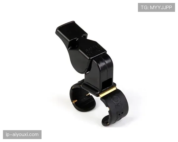 哨音规则拆解：裁判何时吹响哨子最关键？